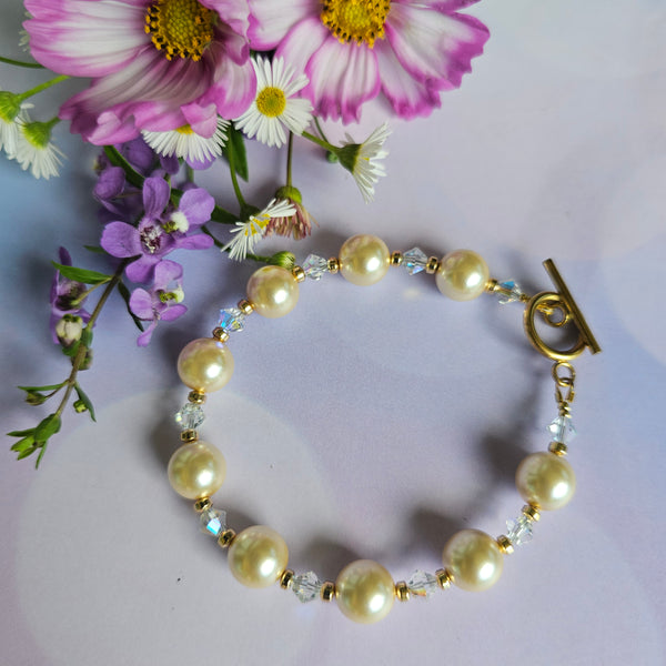 Cream Pearl Bracelet in Gold